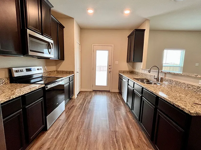 19300 Andrew Jackson St — Photo 11