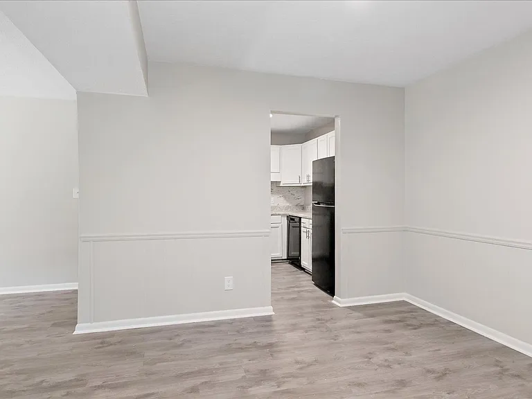 Orleans Apartments — Photo 12