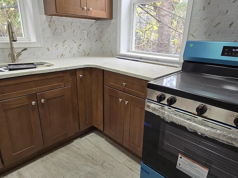 1411 W Loudon St — Photo 15