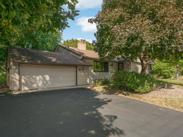 2608 W 102nd St, Bloomington, MN 55431