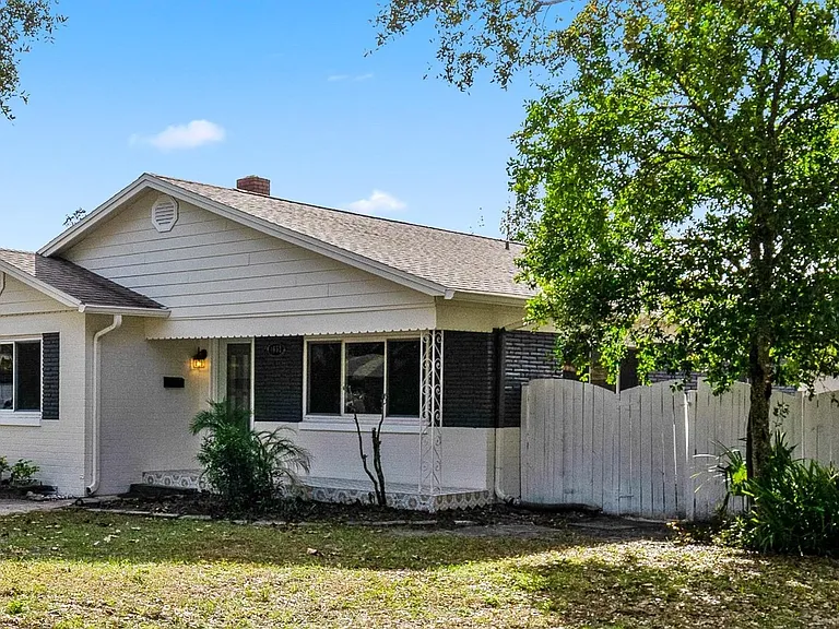 1652 Berkshire Ave — Photo 3