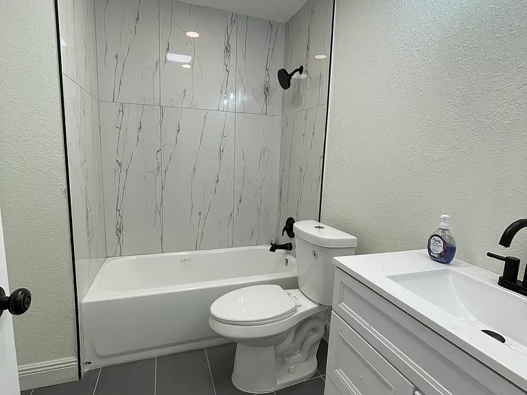 365 NW 4th Ct — Photo 8