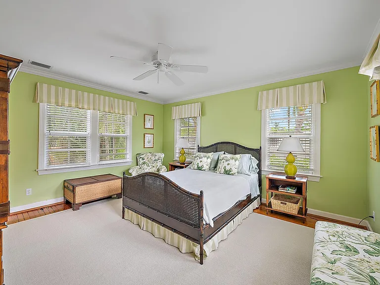 325 Seaspray Ave — Photo 11