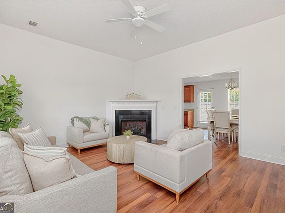5th image of 402 Sugarloaf Pkwy