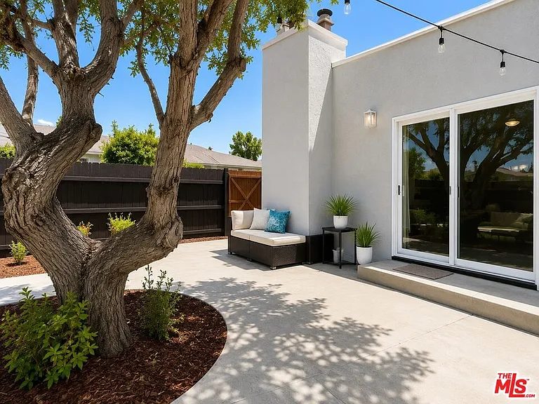6525 Wilkinson Ave — Photo 8