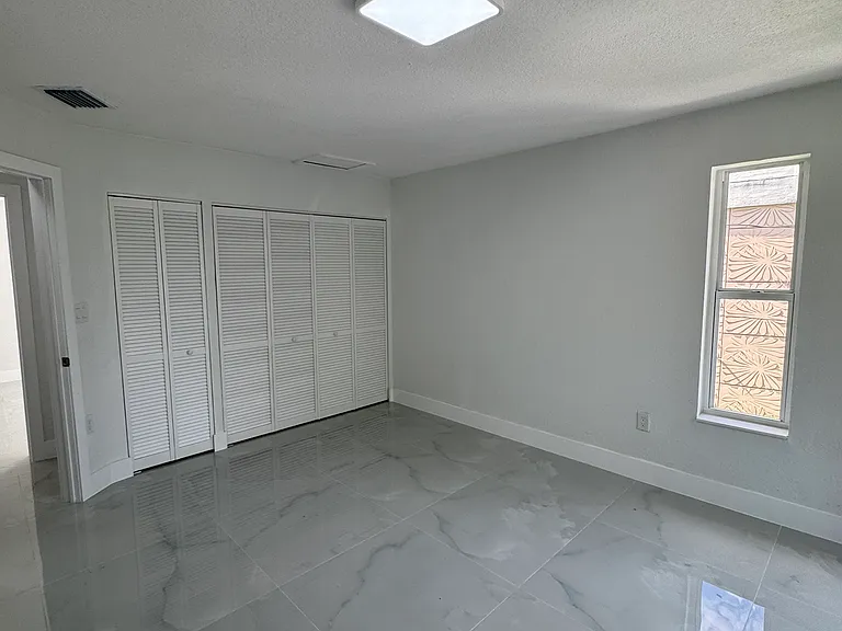 3315 NW 13th Ter — Photo 23