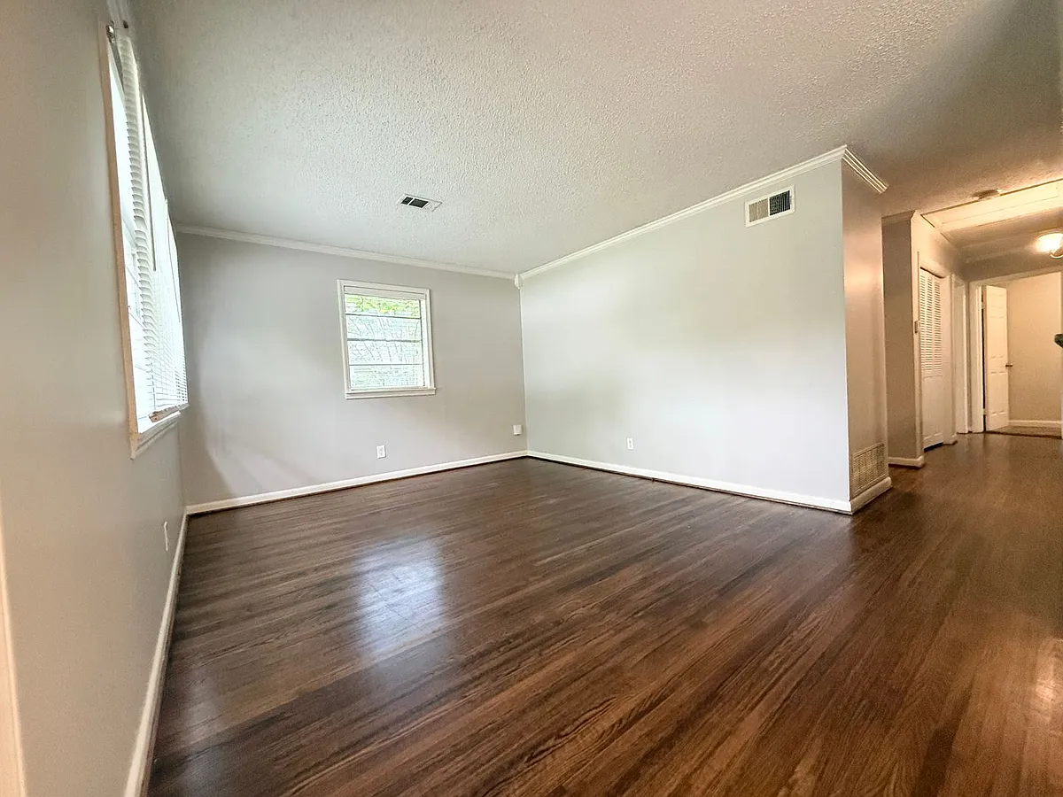 Building Photo - 9115 Oak Grove Ln