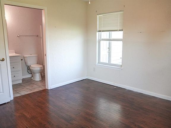 5th image of 913 SW 16th St