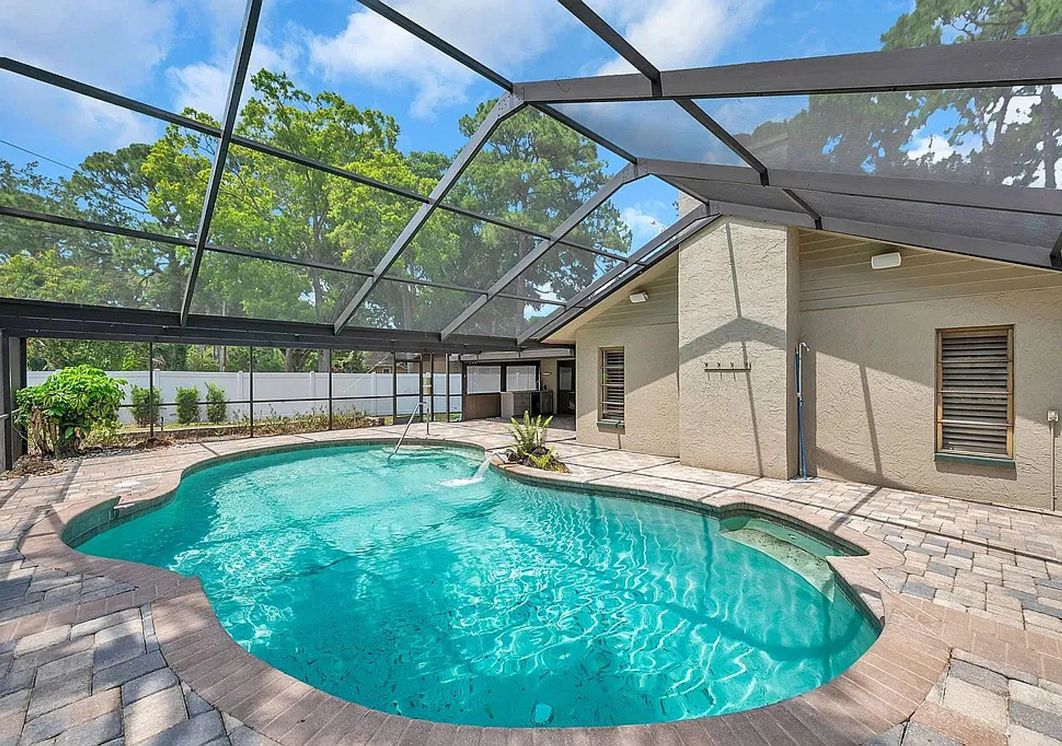 Feather Sound pool home at the end of a secluded cul-de-sac - 4bed|2bath — Photo 3