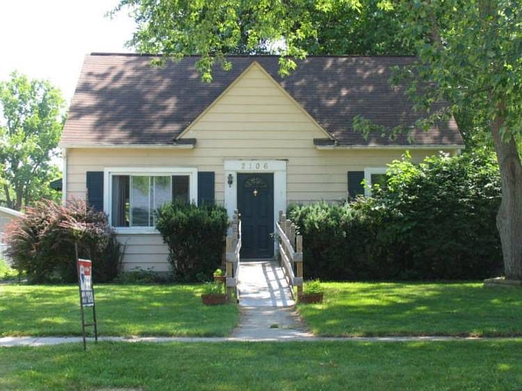 1st image of 2106 Virginia St