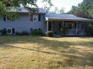 10 Meadow Ln, Pleasant Valley, NY 12569