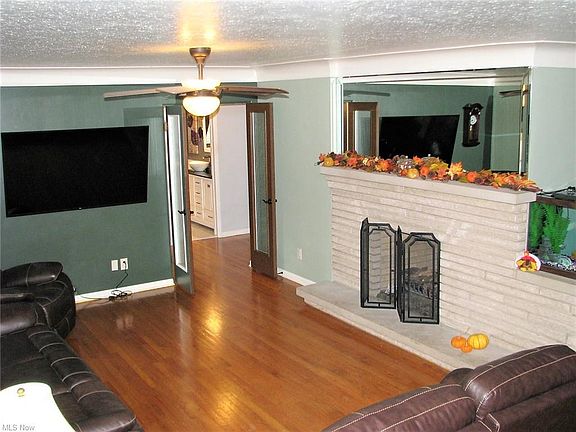 3rd image of 14642 Robert Dr