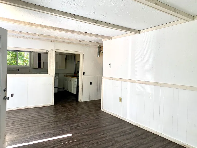 3303 N Russell Rd — Photo 6