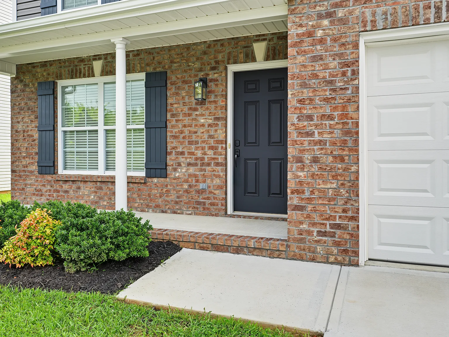 4 bed, 2.5 bath, 2208 sqft, $2,595 — Photo 3