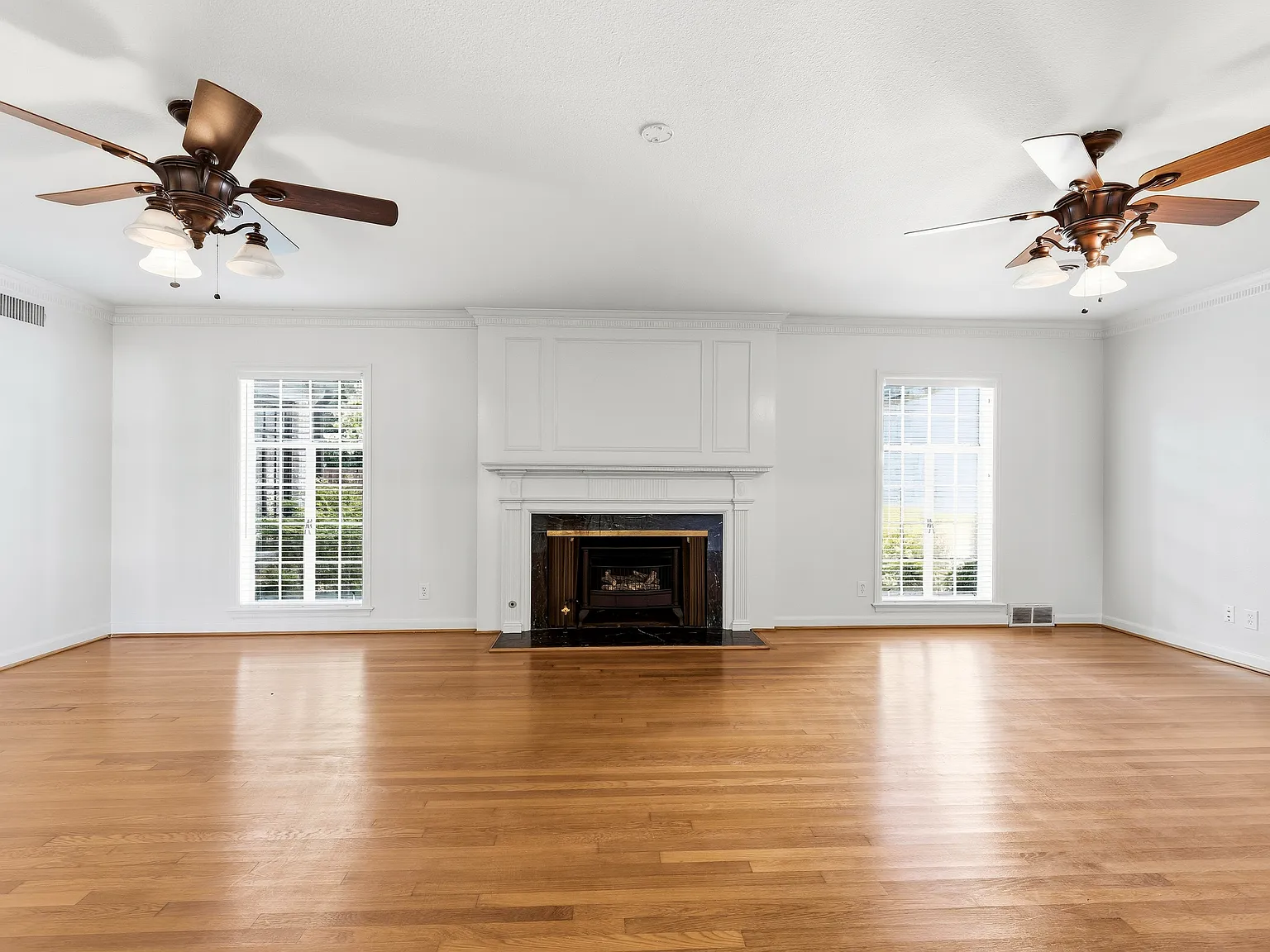 4 bed, 4286 sqft, $6,500 — Photo 4