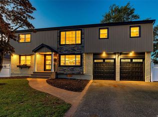 233 N Cedar St, Massapequa, NY