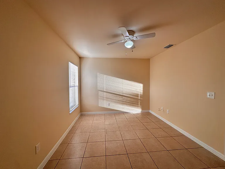 906 NE 12th Terrace Cpe — Photo 10