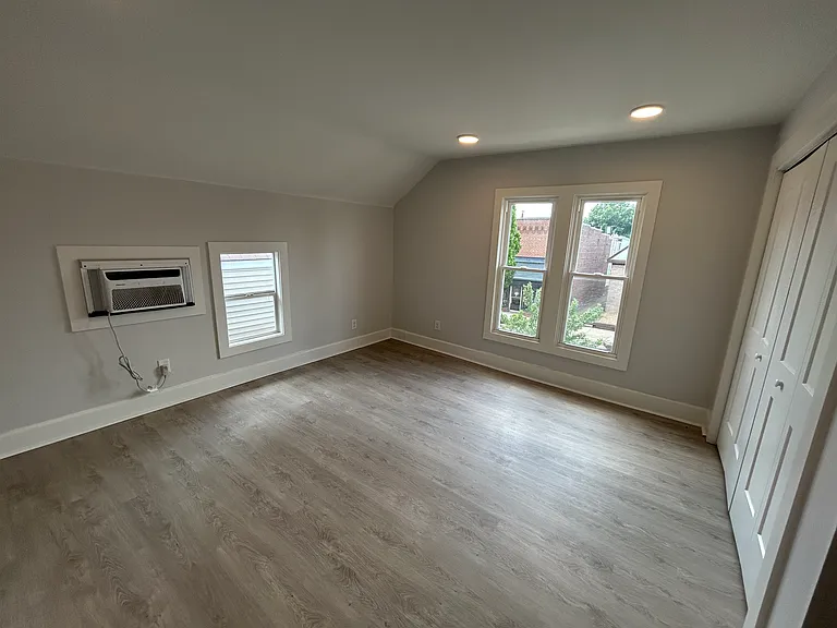 705 N Main St #B — Photo 3