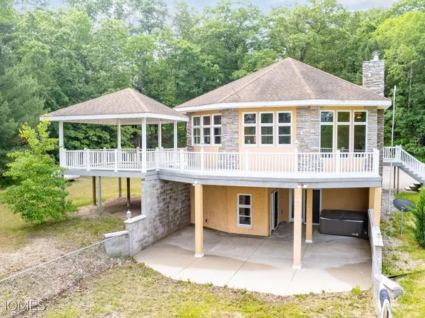 706 W Skeels Rd, Montague, MI 49437