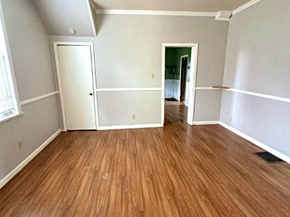 4th image of 301 Hampton Rd