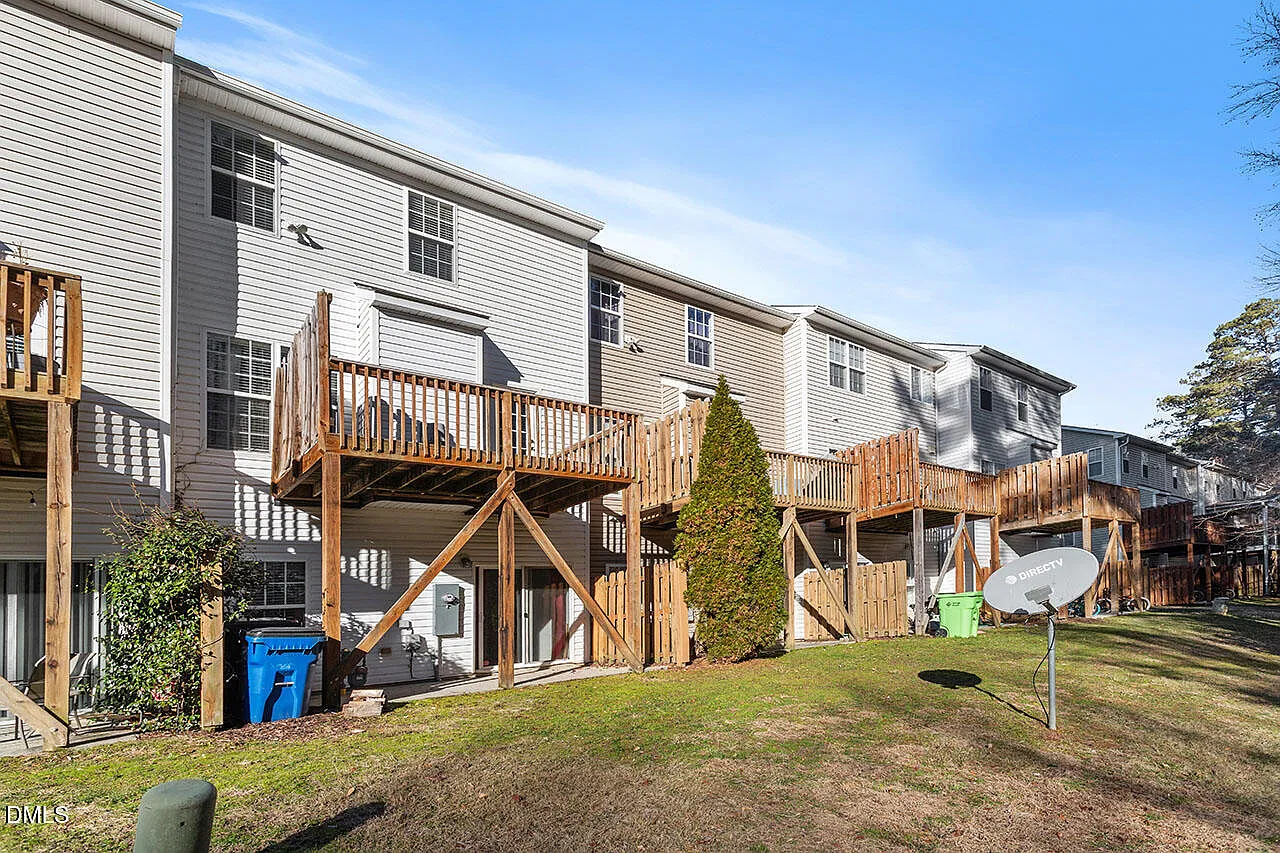 3 bed, 3.5 bath, $1,875 — Photo 4