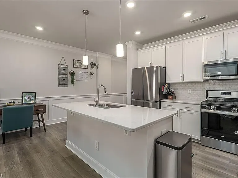 1000 Henson Park Dr — Photo 4
