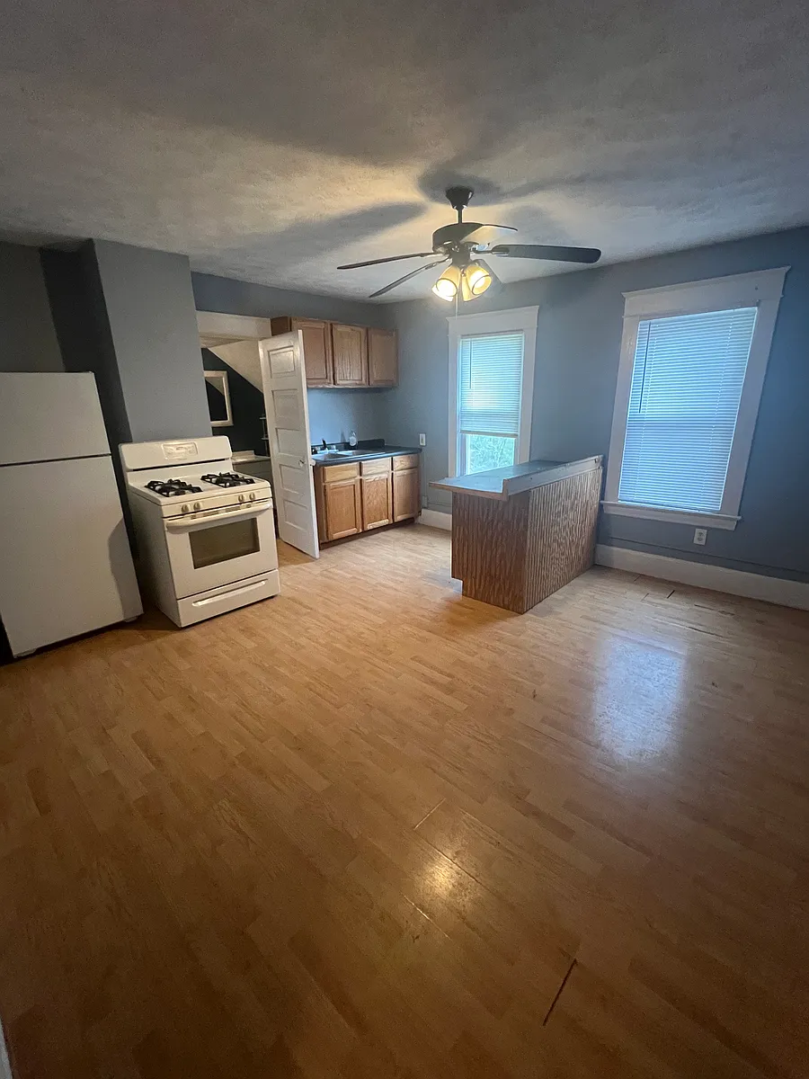 Building Photo - 28 E Washington St #2