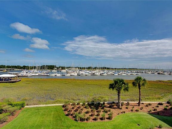 3rd image of 20 Waterfront Dr APT 222