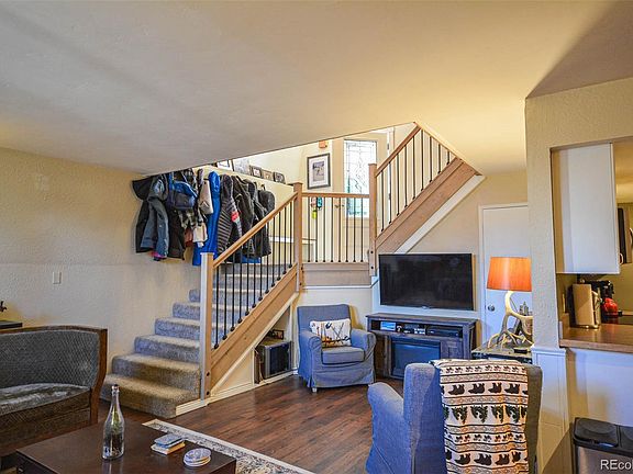 3rd image of 891 Fairview Blvd Unit 17