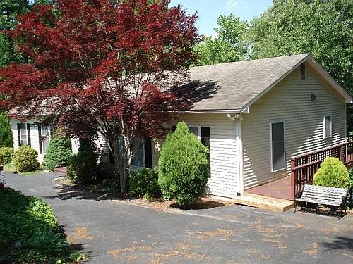 2nd image of 820 Long Island Dr