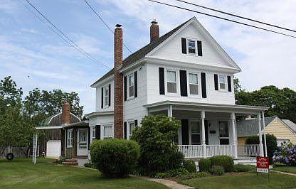 1st image of 275 Champlin Pl