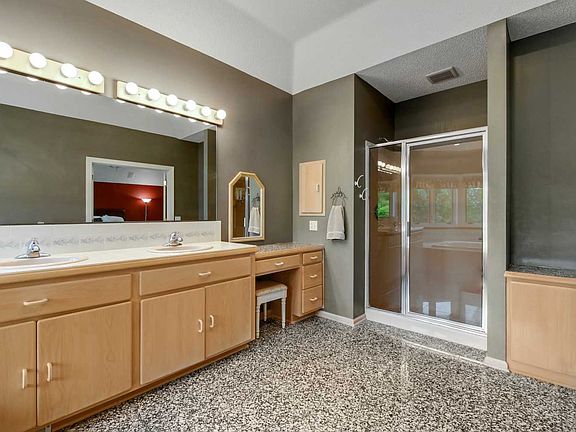 3rd image of 101 Geneva Blvd