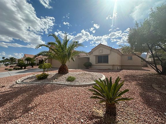 2nd image of 3013 Hawksdale Dr