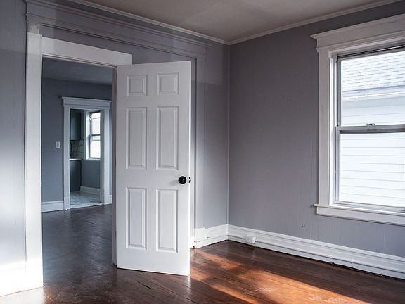 3rd image of 19 Bassett St