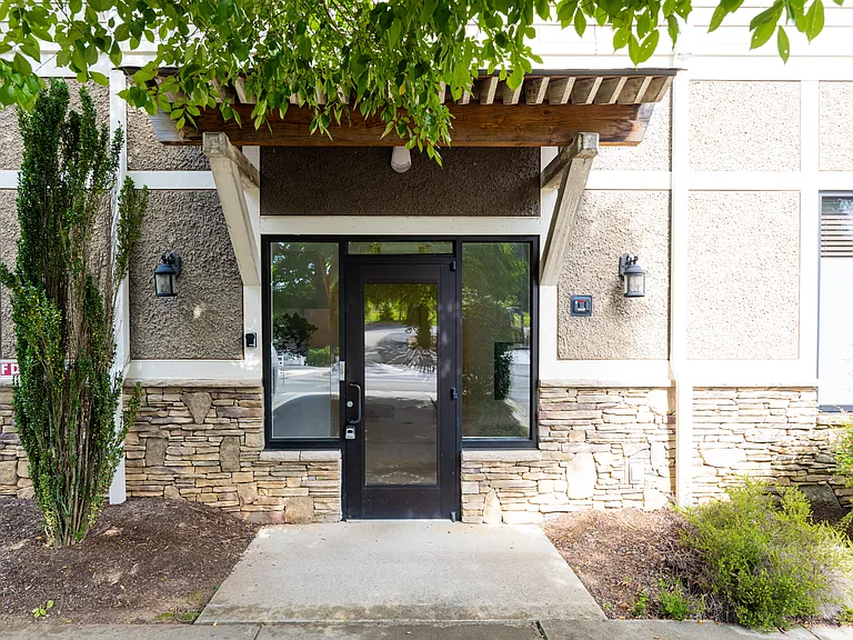 2 Monticello Village Dr #302 — Photo 32