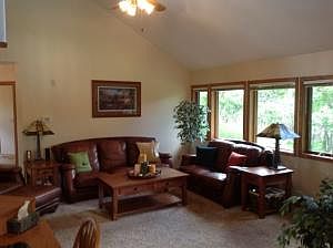 4th image of 528 Carriage Hill Dr