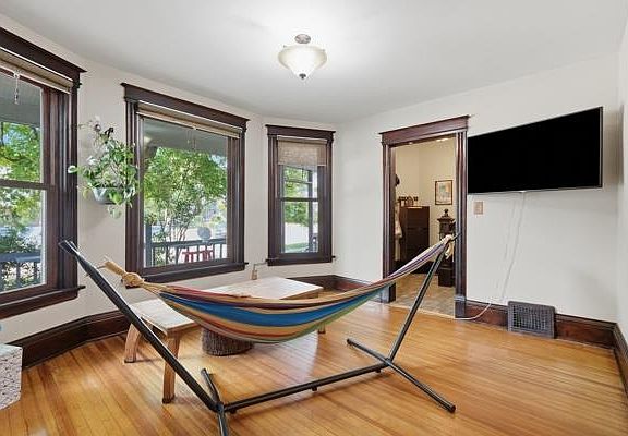 3rd image of 1907 E Washington Ave