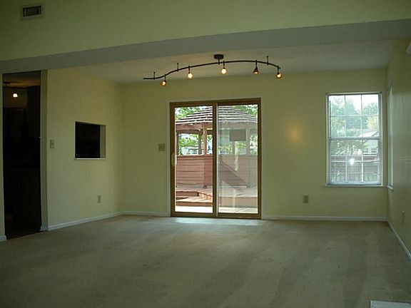 3rd image of 11015 Limbach Cir