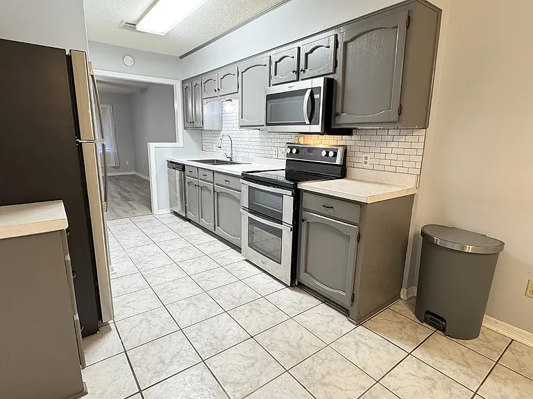 204 Splane Dr — Photo 16