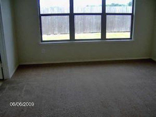 5th image of 2924 Thistlewood Dr