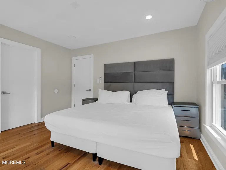 325 Roosevelt Ave — Photo 26