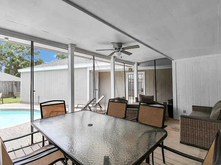 15711 Creekhaven Dr — Photo 10