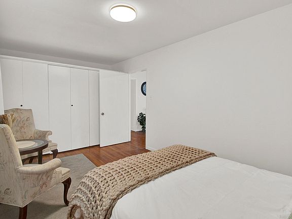 5th image of 2438 N Maplewood Ave #3