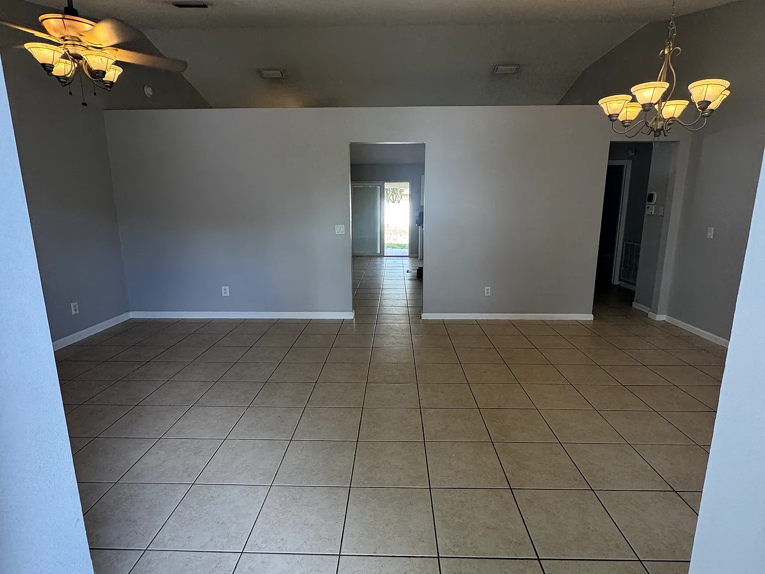 3 bed, 1435 sqft, $2,500 — Photo 3
