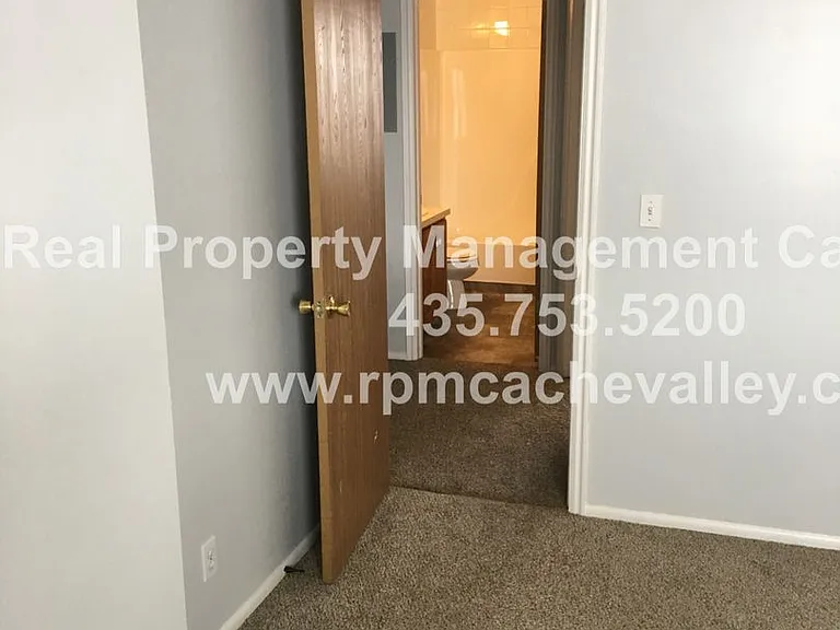 360 N 400 W — Photo 9