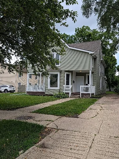 405 W White St