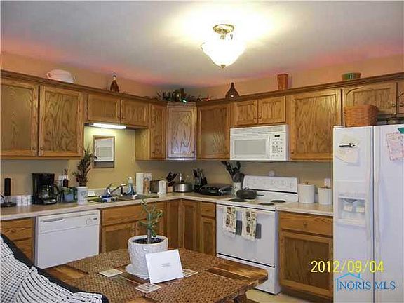 3rd image of 704 Heritage Dr #127