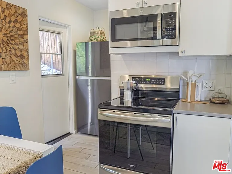 2049 Lake Shore Ave — Photo 11