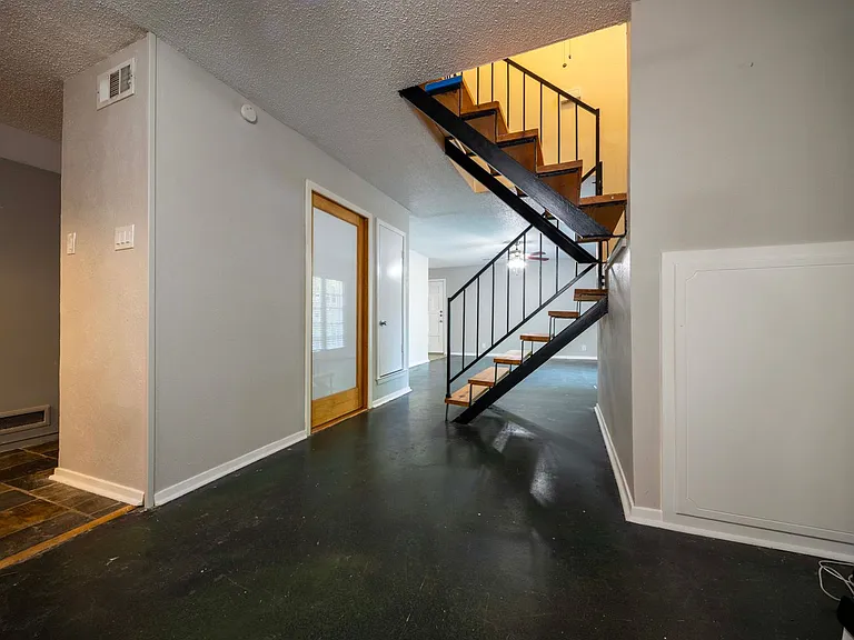 1717 N Locust St — Photo 51