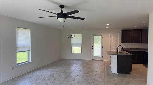 3 bed, 2.0 bath, 1394 sqft, $1,800 — Photo 4